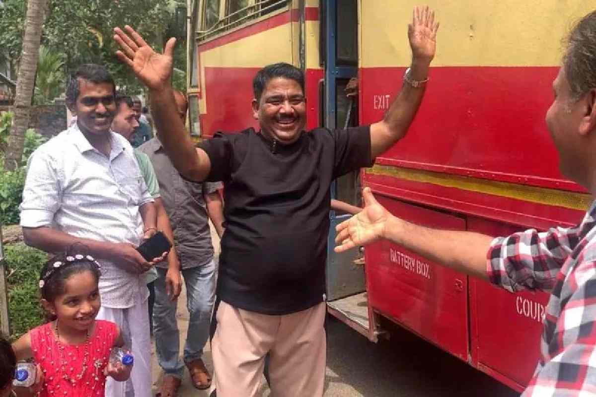 51 വര്‍ഷത്തെ പ്രവാസജീവിതം; വിമാനത്താവളത്തിലിറങ്ങിയ ‘ഗഫൂര്‍ക്ക’യെ വരവേല്‍ക്കാന്‍ കെഎസ്ആര്‍ടിസി ബസ് വാടകയ്ക്കെടുത്ത് നാട്ടുകാര്‍
