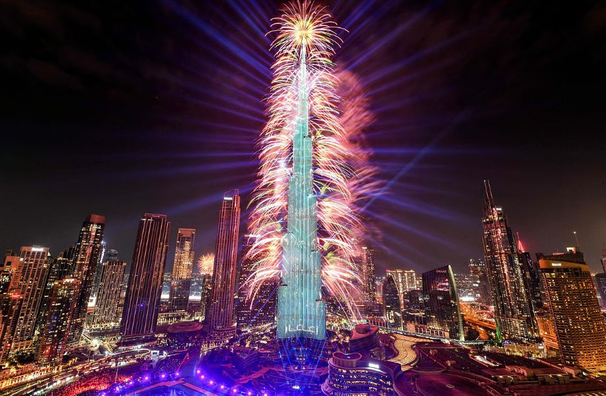 പുതുവത്സര രാവ് യുഎഇയിൽ: ബുർജ് ഖലീഫ വെടിക്കെട്ട് സൗജന്യമായി കാണാൻ ഇതാ മികച്ച വഴികൾ!