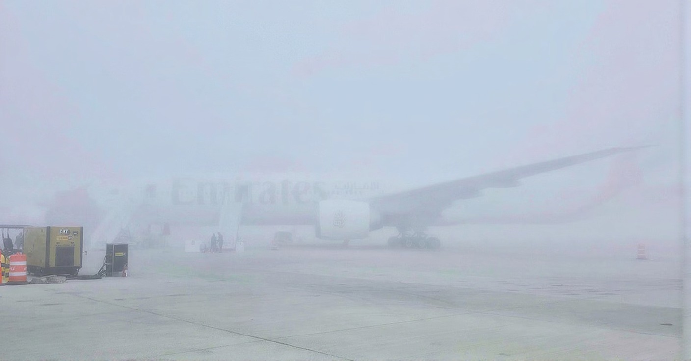 ഗൾഫിൽ മഞ്ഞിൽ കുടുങ്ങി മലയാളി യാത്രികർ; നാൽപതിലേറെ വിമാനങ്ങൾ വൈകി; വിമാനത്താവളത്തിലേക്കു പുറപ്പെടുന്നതിനു മുൻപു ഇക്കാര്യങ്ങൾ അറിഞ്ഞിരിക്കണം