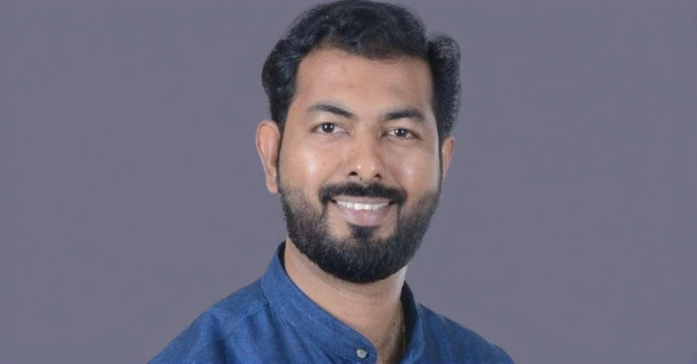 വാഹനമോടിക്കുന്നതിനിടെ ഹൃദയാഘാതം: റോഡരികിൽ വണ്ടിയിടിപ്പിച്ചു നിർത്തി, പ്രവാസി മലയാളി കുഴഞ്ഞ് വീണ് മരിച്ചു