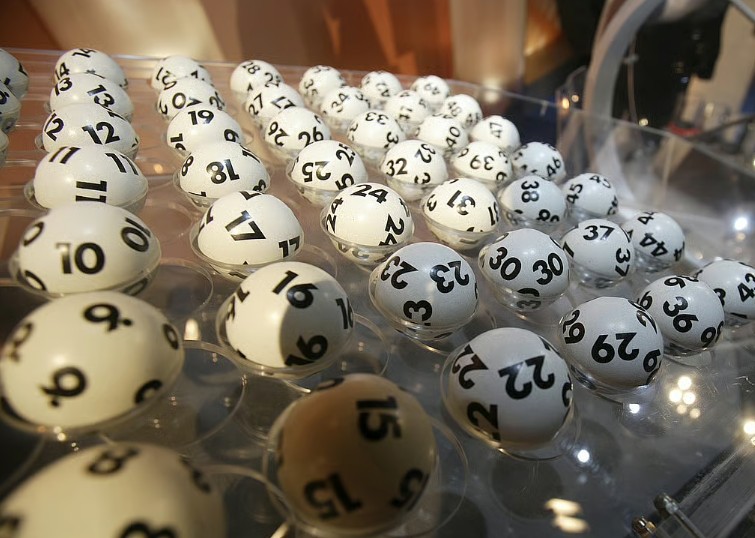 നിങ്ങൾക്കും ആകാം കോടീശ്വരൻ! യുഎഇ ലോട്ടറിയുടെ ലക്കി ഡേ നറുക്കെടുപ്പ് ഉടൻ