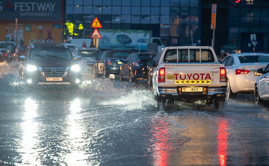 യുഎഇയിൽ റെഡ് അലേർട്ട്: ഈ ദിവസം വരെ കാലാവസ്ഥാ മാറ്റങ്ങൾ, താമസക്കാർക്ക് അടിയന്തര മുന്നറിയിപ്പ്!