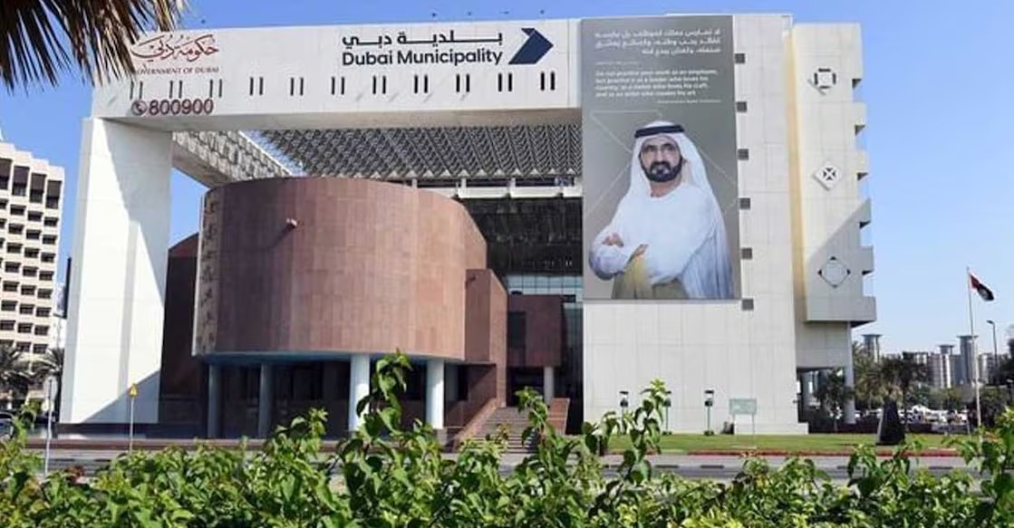 കണ്ണുവെട്ടിച്ച് മാലിന്യം തള്ളാൻ ഇനി പറ്റില്ല; ആകാശത്ത് സ്മാർട്ട് ക്യാമറകളുടെ കാവലുമായി ദുബായ് മുൻസിപ്പാലിറ്റി
