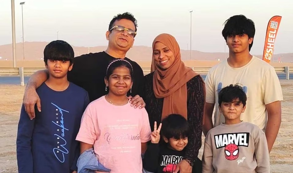 ഉള്ളുപൊട്ടി, നെഞ്ചുലഞ്ഞ് പ്രവാസ ലോകം; വീൽചെയറിലെത്തി അവസാനമായി മക്കളെ കണ്ട് പിതാവ്; നാല് മലയാളി കുട്ടികൾക്ക് വിട നൽകി യുഎഇ