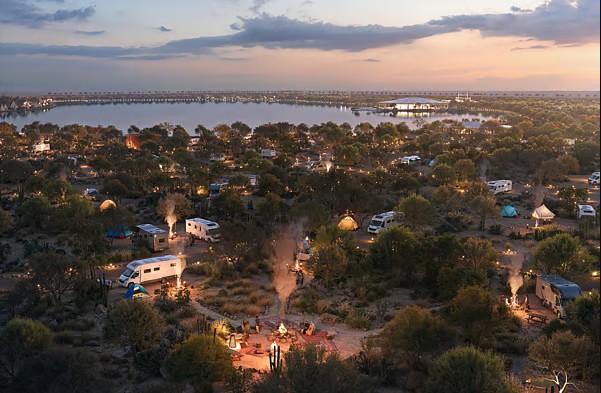 മരുഭൂമിയിൽ ഇനി വിസ്മയ കാഴ്ചകൾ; വരുന്നു ‘അൽ ലയാൻ ഒയാസിസ്’ ഓപ്പൺ എയർ സിനിമയും തടാകവും ഇനി യുഎഇയിൽ