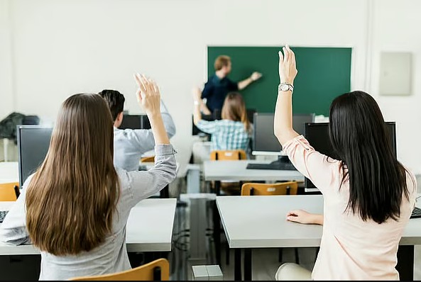 യുഎഇയിൽ ഈ കോഴ്സുകൾക്ക് ഓൺലൈൻ പഠനം പറ്റില്ല; പുതിയ വിദ്യാഭ്യാസ നിയമം പ്രാബല്യത്തിൽ